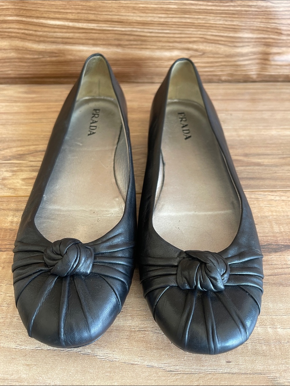 Pre-owned Prada Black Leather Knotted Toe Flats size 39.5